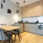 公寓 Urban Chic - Luxury Building, Rooftop Terrace, Sienna