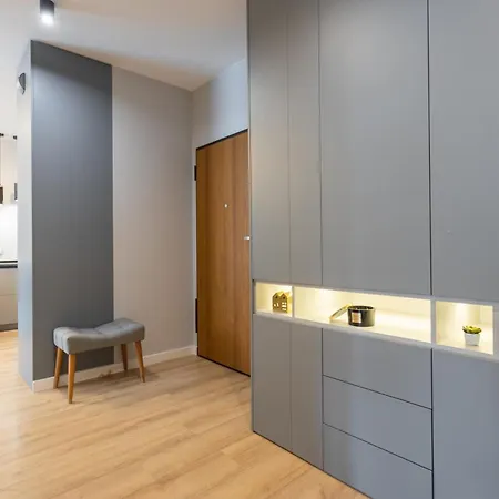 Urban Chic - Luxury Building, Rooftop Terrace, Sienna Apartman Varsó