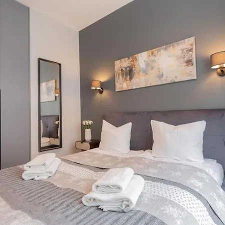 Urban Chic - Luxury Building, Rooftop Terrace, Sienna Apartman Varsó