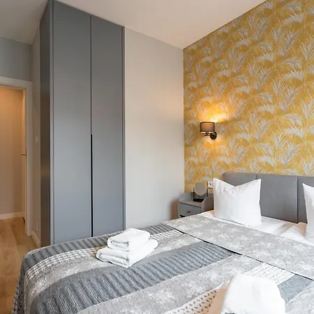 Urban Chic - Luxury Building, Rooftop Terrace, Sienna وارسو