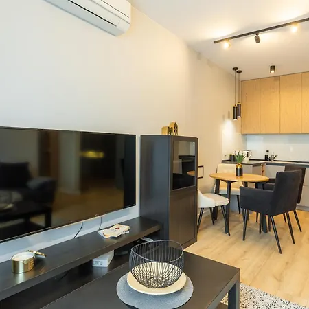 Urban Chic - Luxury Building, Rooftop Terrace, Sienna *