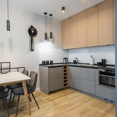 Urban Chic - Luxury Building, Rooftop Terrace, Sienna