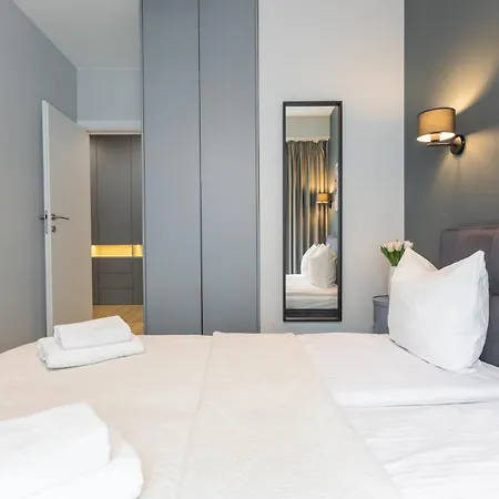 Urban Chic - Luxury Building, Rooftop Terrace, Sienna وارسو