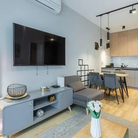 Urban Chic - Luxury Building, Rooftop Terrace, Sienna