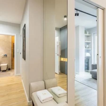 Urban Chic - Luxury Building, Rooftop Terrace, Sienna Warschau