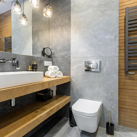 Urban Chic - Luxury Building, Rooftop Terrace, Sienna Warschau