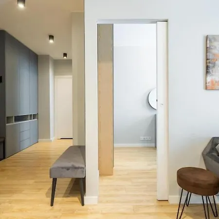 Apartman Urban Chic - Luxury Building, Rooftop Terrace, Sienna Varsó